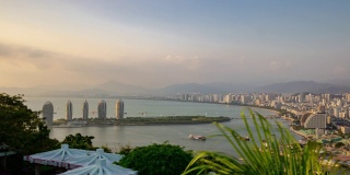日落照明三亚公园俯视图城市景观全景4k时间推移海南岛中国