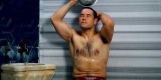 正在洗土耳其浴的帅哥