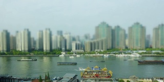 倾斜移动时间推移的上海黄浦江船舶移动过去。