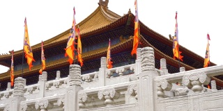 北京紫禁城庙里飘扬的旗帜。