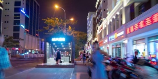 夜间时间三亚市中心交通街道步行全景4k时间推移海南岛中国