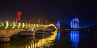 夜间照明三亚著名酒店交通大桥湾全景4k时间推移海南岛中国