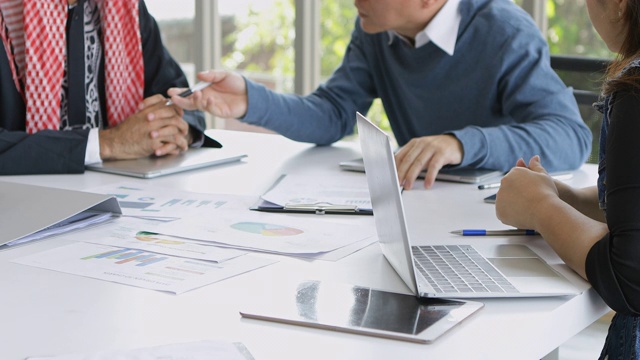 业务团队会议和策划，为公司实现目标和成功。