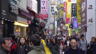 韩国首尔街头拥挤的人群视频素材模板下载