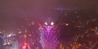 夜间照明澳门著名酒店区湾高空俯视4k中国全景