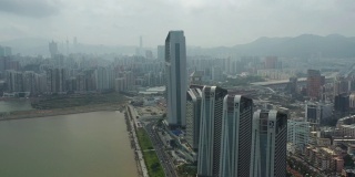 阳光明媚的日子，珠海城著名的澳门湾全景鸟瞰图4k中国
