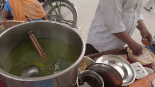 传统的北印度街头小吃正在准备视频素材模板下载