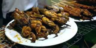 烤青蛙/越南独特的街头小吃