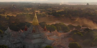 鸟瞰图阿难寺和风景，蒲甘，缅甸