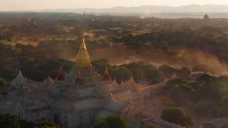 鸟瞰图阿难寺和风景，蒲甘，缅甸视频素材模板下载