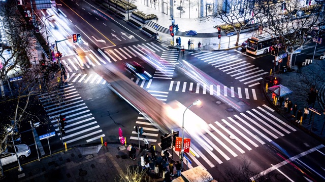 T/L WS HA晚上繁忙的道路十字路口/中国上海