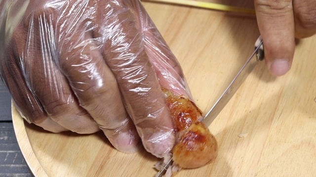 手工切割的泰国北部发酵香肠