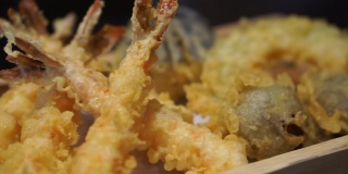 什锦虾和蔬菜天妇罗日式料理