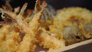 什锦虾和蔬菜天妇罗日式料理视频素材模板下载