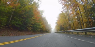 坎卡马格斯高速公路上的秋雾
