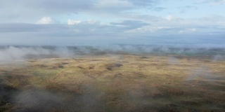 雾晨内布拉斯加州沙丘，鸟瞰图