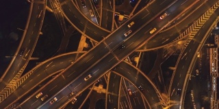 夜间复杂路口。上海的城市。中国鸟瞰图垂直向下视图