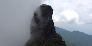 梵净山风景与观赏红云金顶与佛教寺庙的顶部在贵州中国