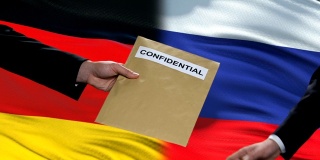 俄罗斯和德国官员交换机密信封，旗帜背景