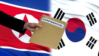 韩国和朝鲜官员交换机密信封和旗帜视频素材模板下载