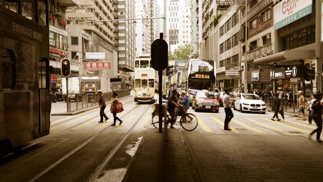 香港繁忙的斑马线，交通和典型标志