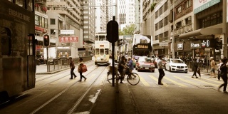 香港繁忙的斑马线，交通和典型标志