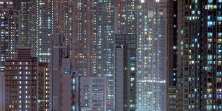 香港公寓楼从白天到夜晚的过渡时间。
