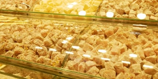 土耳其美食在土耳其伊斯坦布尔的一个老集市，4k分辨率。