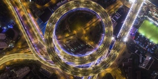 南浦环形立交桥夜景照明。上海,中国。鸟瞰图垂直向下视图