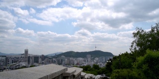 从韩国堡垒步道看首尔的南山塔