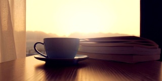 咖啡杯，桌上有书