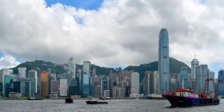 香港维多利亚湾的移动云与香港天际线
