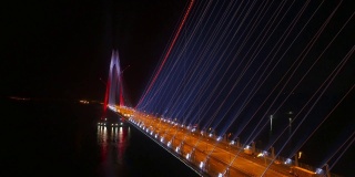亚乌兹苏丹斯利姆大桥夜间亮红灯