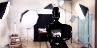 MS Dolly为Vlogger或视频制作离开工作室的相机设置。