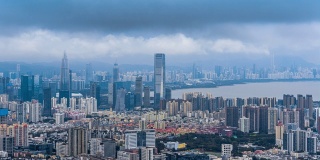 延时拍摄深圳湾和后海城市天际线。深圳,中国