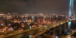 香港货柜码头及昂船洲大桥的交通车辆及货柜船坞的无人机电影