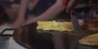 用黄油煎锅做的泰国街头小吃