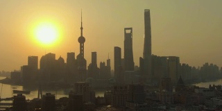 日出时分的上海天际线。黄埔和陆家嘴区。中国鸟瞰图