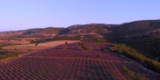 鸟瞰图在Kuyucak, Isparta，土耳其日落