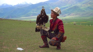 柯尔克孜族猎人鹰视频素材模板下载