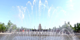 西安大雁塔北广场音乐喷泉Fountain against Big Wild Goose Pagoda