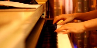 钢琴实践背景