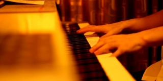 钢琴实践背景
