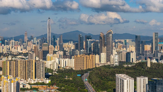 T/L MS HA ZI Shenzhen skyline with moving clouds/深圳，中国