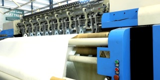 某纺织厂的纺织品摇波机