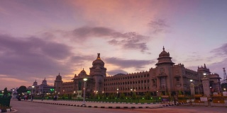 印度班加罗尔卡纳塔克邦立法大楼的日日夜夜