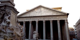 罗马万神殿的喷泉