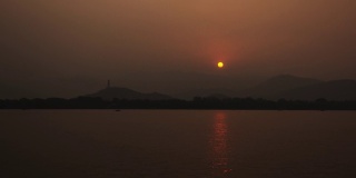 中国北京昆明湖日落的时间流逝