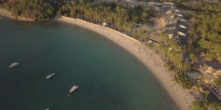 航拍拍摄在拉斯CabaÃ±作为海滩日落，厄尔尼多，巴拉望，菲律宾