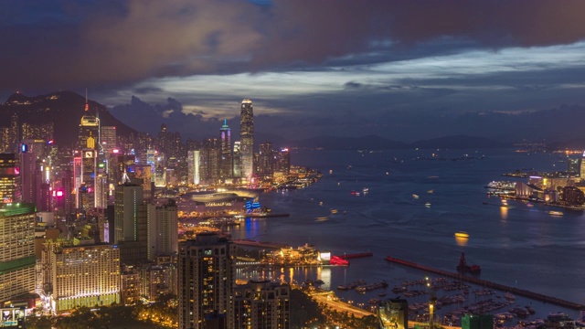 4K超高清时间推移:鸟瞰图黄昏到夜晚的香港城市景观摩天大楼